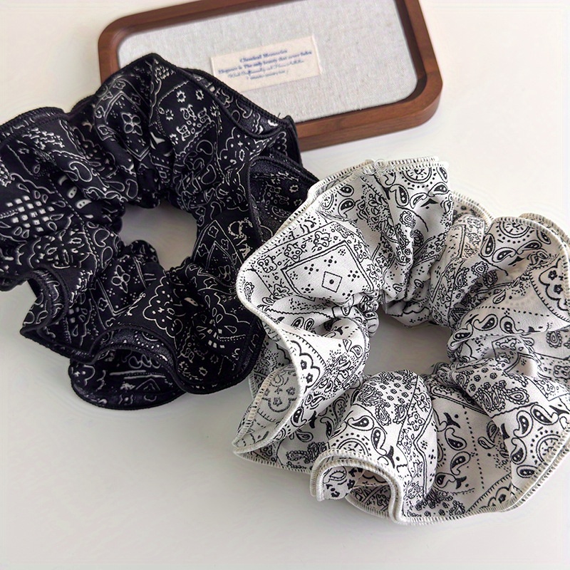 Elegancki czarno-biały zestaw  – Travel Accessories For Elderly recenzja i cena